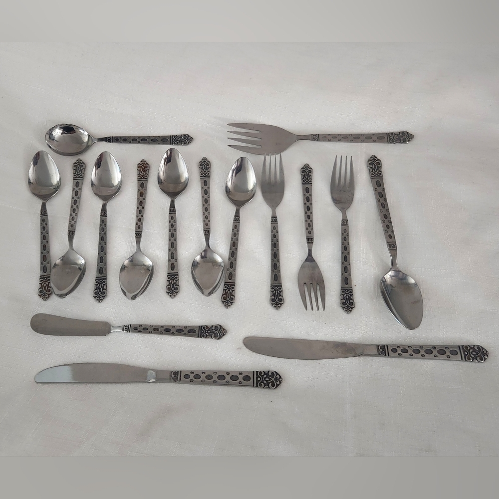 Lifetime Cutlery Stainless Japan 16 forks Teaspoons spoons vintage Textured Scro